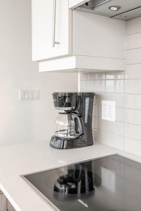 Luxury 2 Bedroom In The Heart Of Entertainment District W/ Cn Tower View Toronto Extérieur photo
