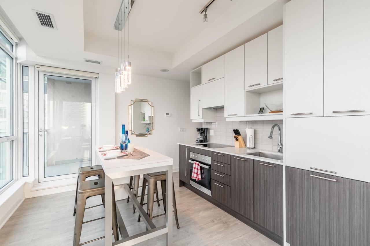 Luxury 2 Bedroom In The Heart Of Entertainment District W/ Cn Tower View Toronto Extérieur photo