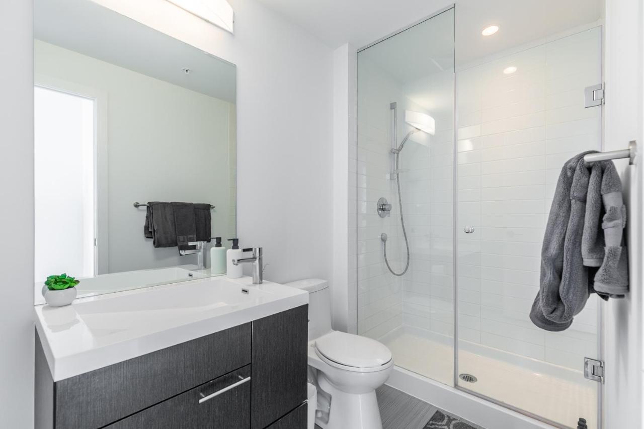 Luxury 2 Bedroom In The Heart Of Entertainment District W/ Cn Tower View Toronto Extérieur photo