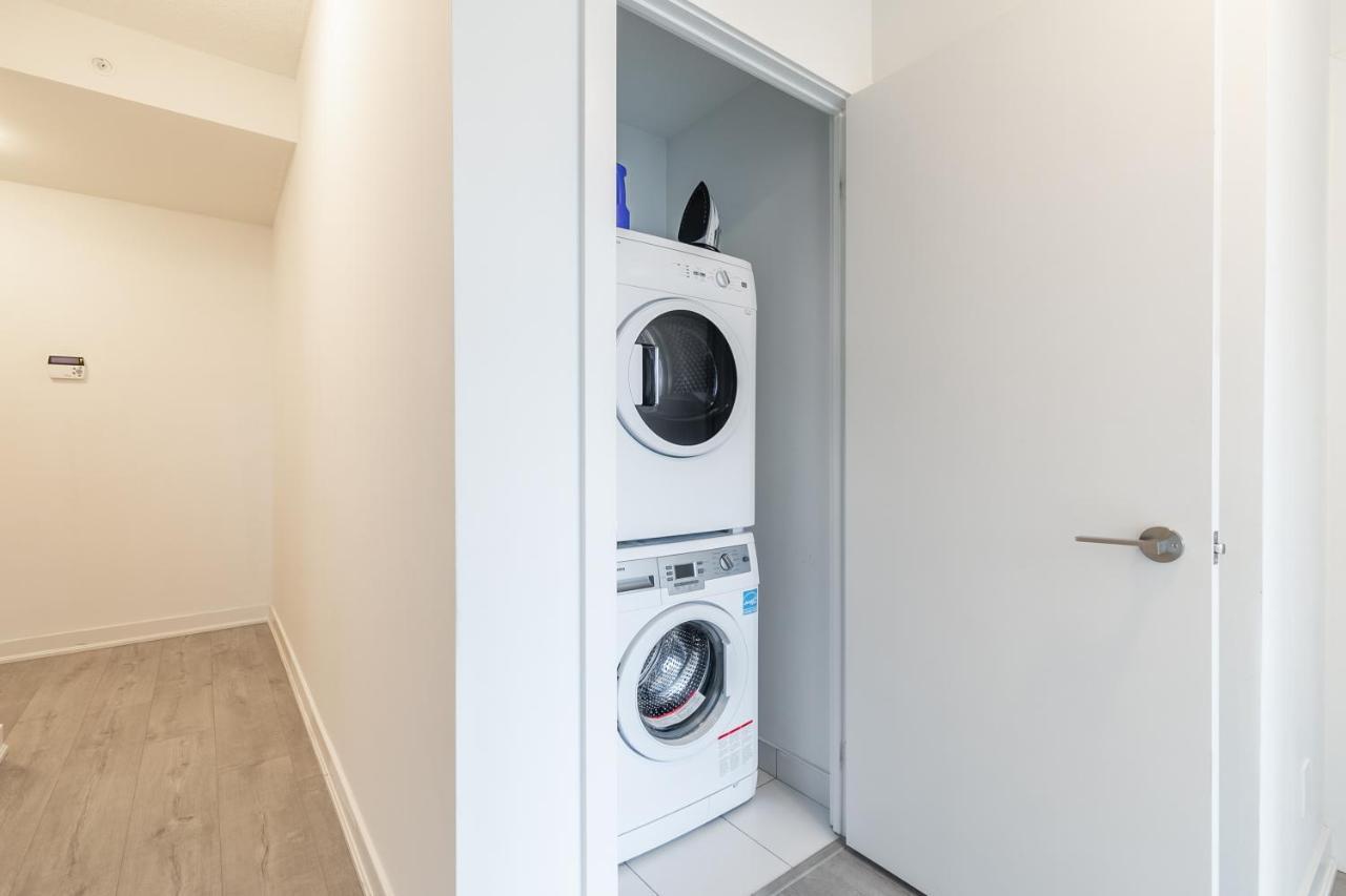 Luxury 2 Bedroom In The Heart Of Entertainment District W/ Cn Tower View Toronto Extérieur photo